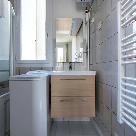 Le Dupont - Metro 13, 20 Min Champs-elysees